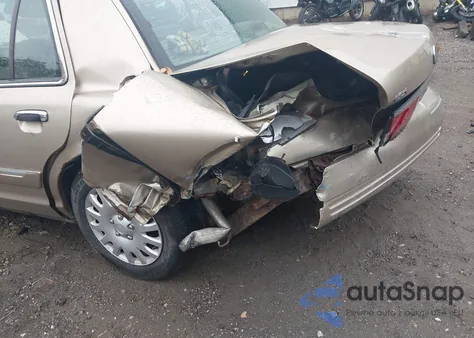 2000 Mercury Grand Marquis Gs z USA, uszkodzony, nr VIN 2MEFM74W5YX717222